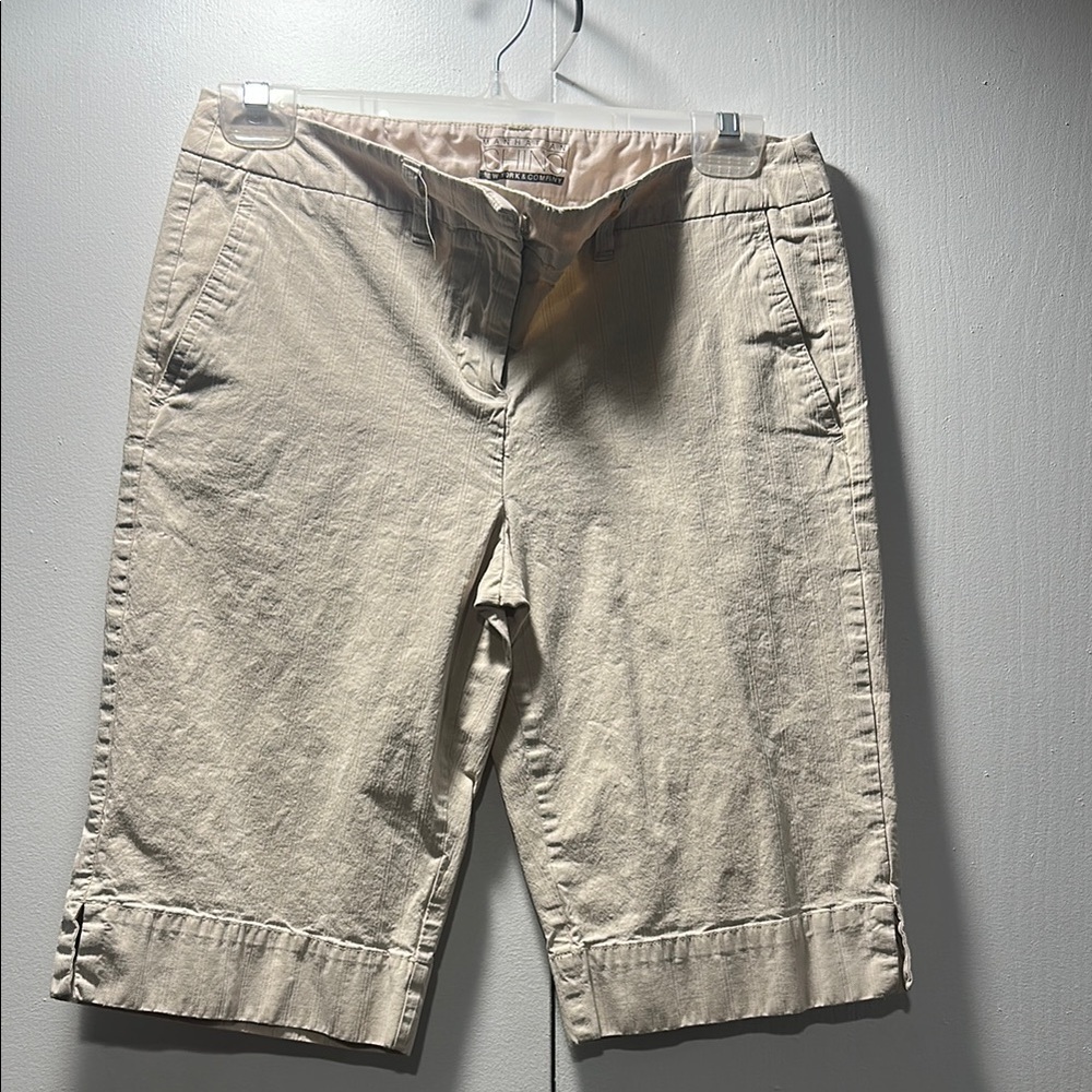 New York & Company Tan Bermuda Shorts Classic Style Women’s 6 only 1 callout